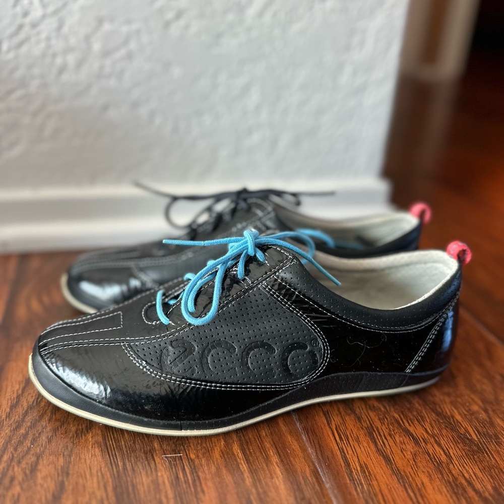 Black Casual Sneakers with two pair of laces